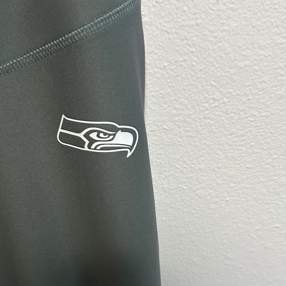 Nike Dri-FIT Dark Gray Leggings with Seahawks Logo - Picture 3 of 8
